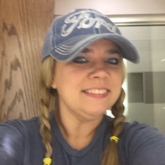 Meet your Posher, Tammy - Picture 2 of 2